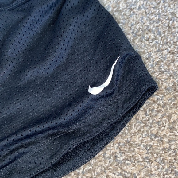 REVERSIBLE NIKE DRI FIT SHORTS - Picture 4 of 5